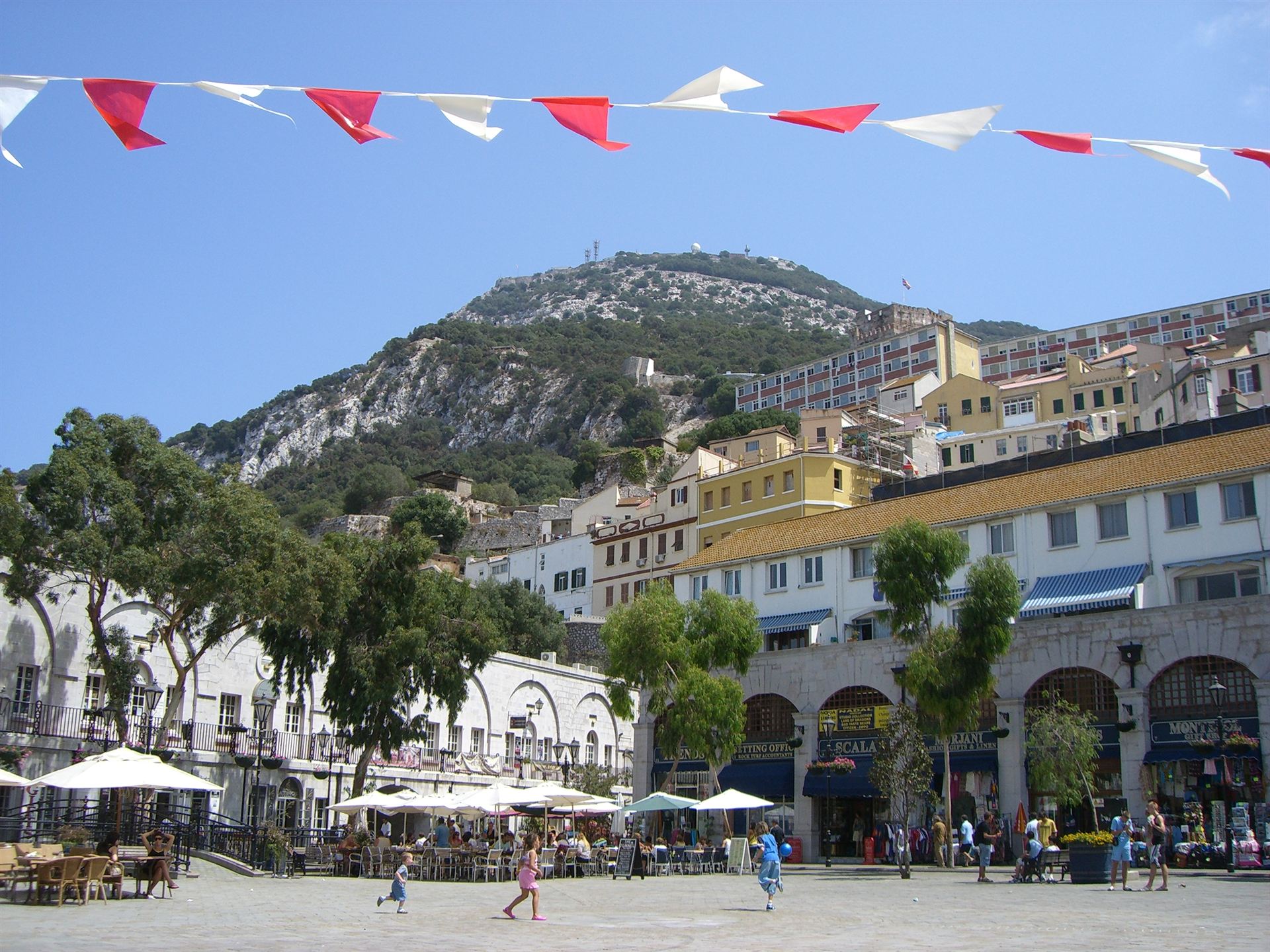 Casemates Square